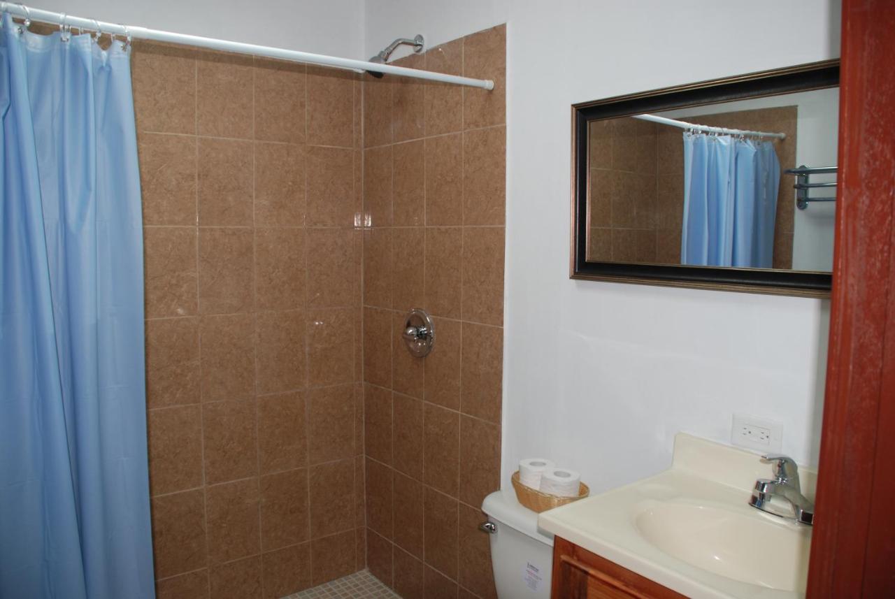 סן פדרו Hotel Coastalbay 2 & Golf Cart Rental מראה חיצוני תמונה