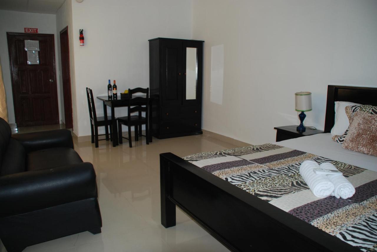 סן פדרו Hotel Coastalbay 2 & Golf Cart Rental מראה חיצוני תמונה