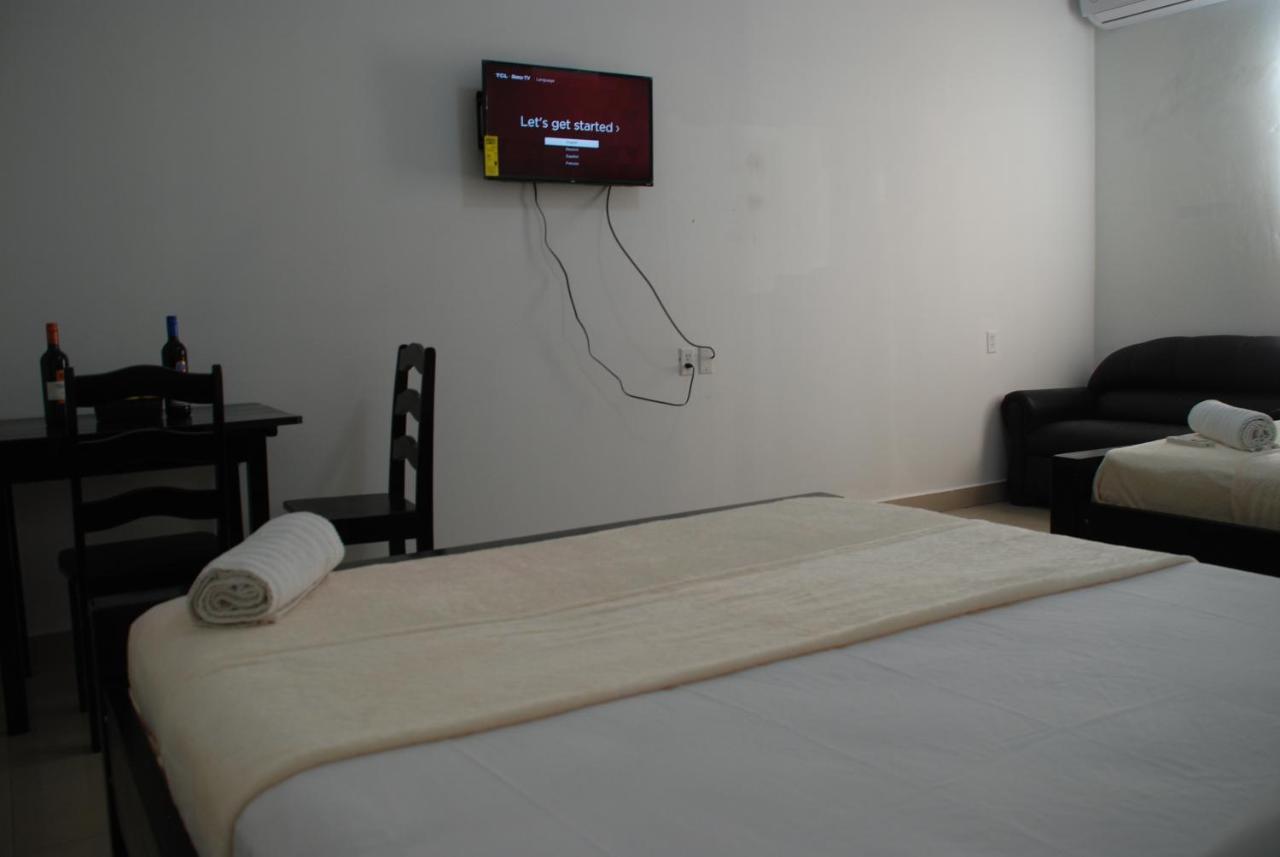 סן פדרו Hotel Coastalbay 2 & Golf Cart Rental מראה חיצוני תמונה