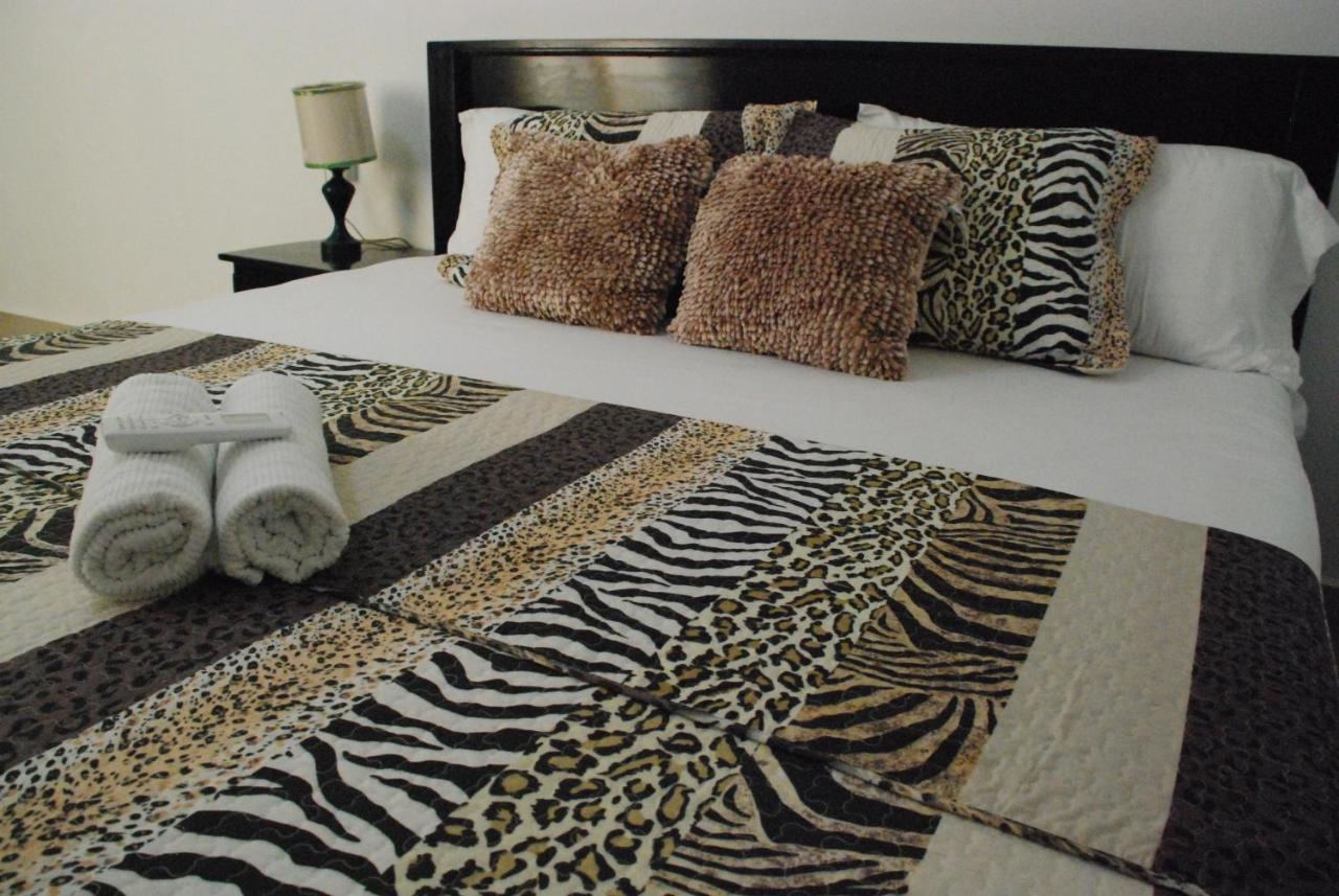 סן פדרו Hotel Coastalbay 2 & Golf Cart Rental מראה חיצוני תמונה