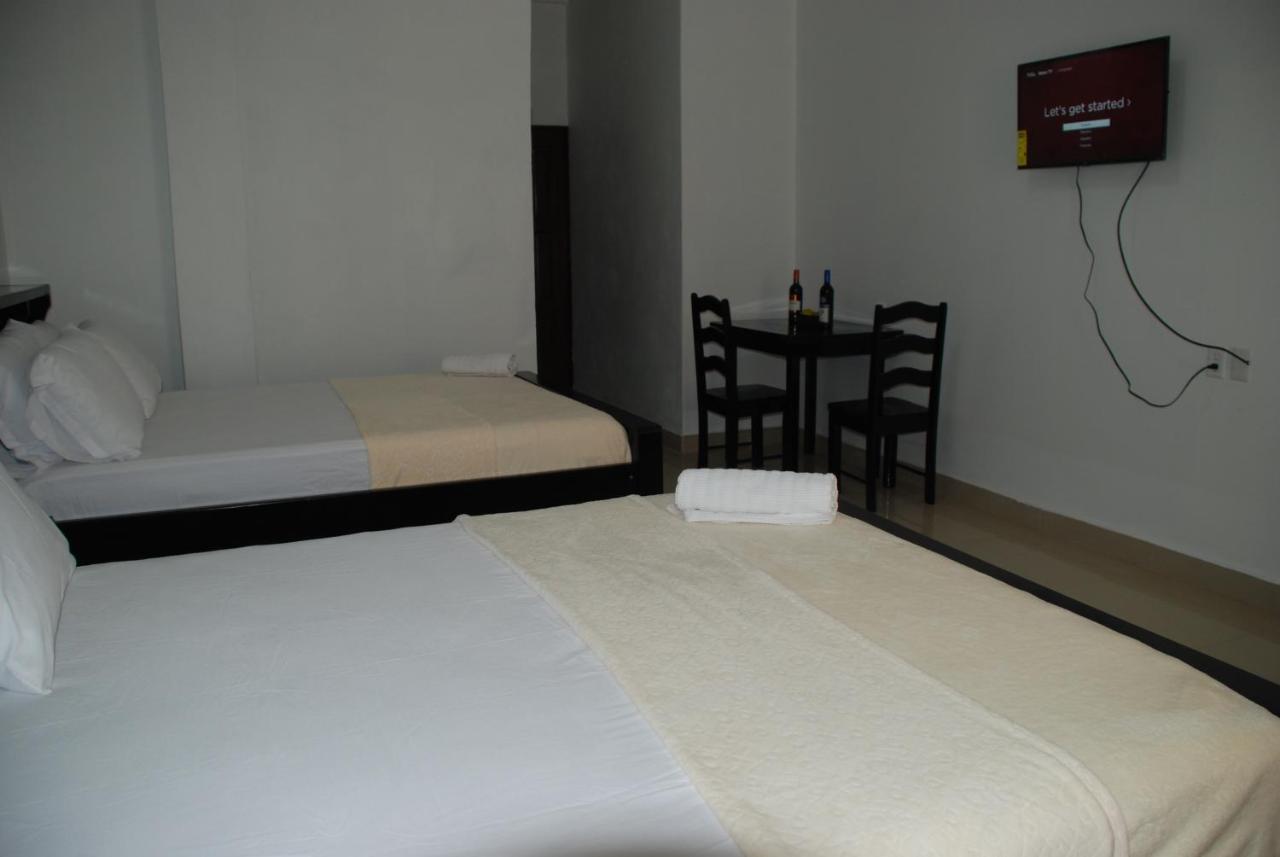 סן פדרו Hotel Coastalbay 2 & Golf Cart Rental מראה חיצוני תמונה